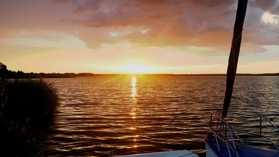 Sonnenuntergang am dem See © NDR Foto: Uwe Backhaus aus Rostock
