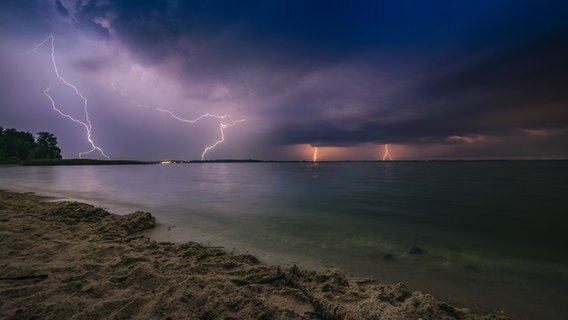 Archivbild: Gewitter über der Ostsee. © NDR Foto: Jan Kubea aus Pudagla