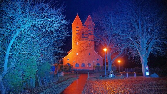 Die Kirche von Göhren auf Rügen © NDR Foto: Dirk Bergmann, Hamburg