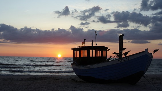 Kutter bei Sonnenaufgang © NDR Foto: Ralf Mietzner aus Heringsdorf