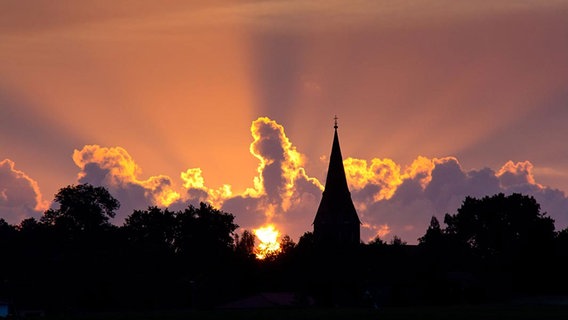 Sonnenaufgang über Hanshagen © NDR Foto: Uwe Kantz aus Hinrichshagen