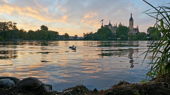 Schweriner See und Schloss im Abendlicht © NDR Foto: Robert Auer aus Schwerin