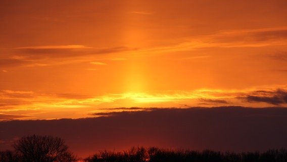 Ein farbintensiver Sonnenuntergang © NDR Foto: Jonas Klaffki aus Büschow