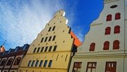 Typisch hanseatische Architektur in der Altstadt von Wismar. © NDR Foto: Werner Bayer aus Neubrandenburg