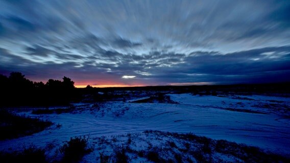 Sonnenaufgang am Horizont einer weiten Landschaft. © NDR Foto: Uwe Meyer aus Lübtheen