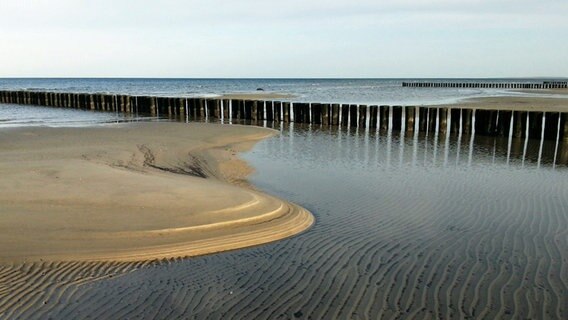 Von Wind und Wasser geformte Sandbänke © NDR Foto: Hubertus Nicklich aus Schwerin