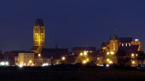 Wismars Welterbe-Altstadt bei Nacht © NDR Foto: Helmut Kuzina aus Wismar