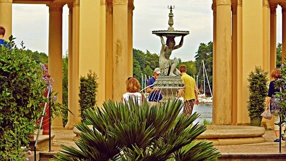 Brunnen der Orangerie im Schweriner Burggarten © NDR Foto: Arnold Prosch aus Schwerin