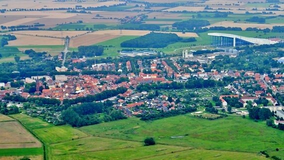 Blick aus einem Flugzeug auf Wittenburg © NDR Foto: Jörn Fox aus Wölzow