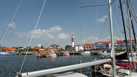 Hafen mit Leuchtturm von Timmendorf, Insel Poel © NDR Foto: Helmut Kuzina aus Wismar