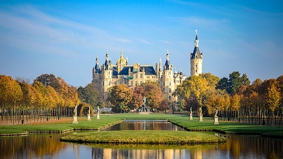 Schweriner Schloss in der Sonne © NDR Foto: Marco Gittel aus Rostock
