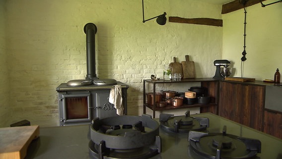 Küche in einem ehemaligen Stall. © NDR 