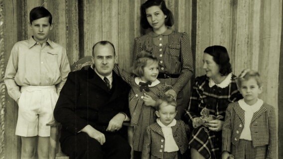 Ein Historisches Foto der Familie Frank. © NDR 