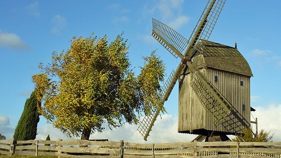 Eine niedersächsische Bockwindmühle. © Ph. Oppermann/Mühlenmuseum Foto: Ph. Oppermann/Mühlenmuseum