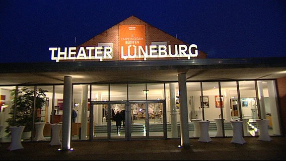 Der Eingangsbereich des Theaters in Lüneburg. © NDR Foto: Kirsten Ranf