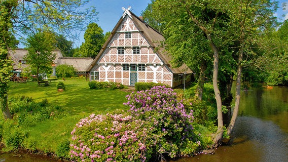 Ein historisches Bauernhaus im Stader Freilichtmuseum auf der Bleicher-Insel. © STADE Tourismus-GmbH 