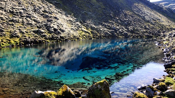 "Die Träne Odins" gilt als das klarste Gewässer der Welt und ist bei Tauchern begehrt. Der Krater-See liegt im Hochland von Island. Die exakte Position wird aber geheim gehalten. © NDR/Thomas Mauch 
