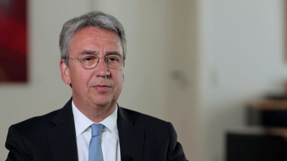 Kartellamtspräsident Andreas Mundt im Interview mit Panorama. Kartellamtspräsident Andreas Mundt im Interview mit Panorama. © NDR Foto: Screenshot