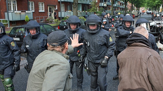 Polizeigewalt Hamburg "Naziaufmarsch blockieren"-Demo am 02.06.2012 © Benjamin Laufer Foto: Benjamin Laufer