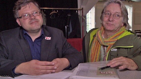 Markus Saxinger (links), Koordinator für das "Bremer und Bremerhavener IntegrationsNetz BIN" beim DRK KV und Bernd Scheda (rechts), Geschäftsführer des "Kulturzentrum Lagerhaus".  