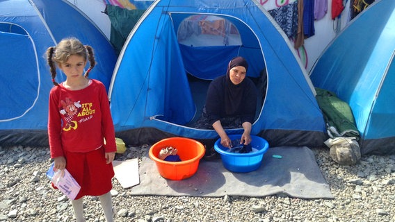 Lina, seit einem Monat und zehn Tagen in Idomeni © NDR Foto: Alena Jabarine