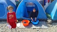 Lina, seit einem Monat und zehn Tagen in Idomeni © NDR Foto: Alena Jabarine