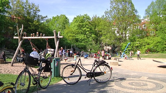 Arbeitskampf auf dem Rücken der Eltern  