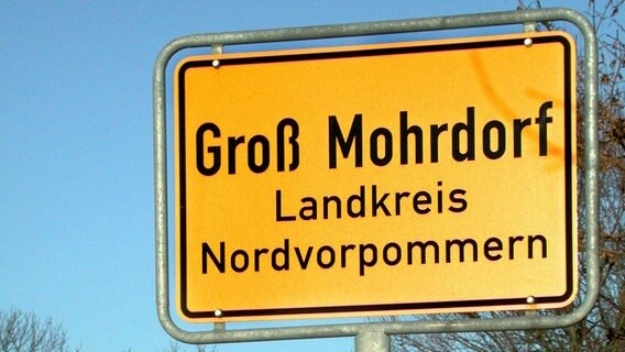Ortseingangsschild von Groß Mohrdorf © ZB - Fotoreport Foto: Stefan Sauer