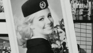Stewardess © Screenshot 