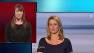 Eine Frau dolmetscht Anja Reschke in Gebärdensprache.  