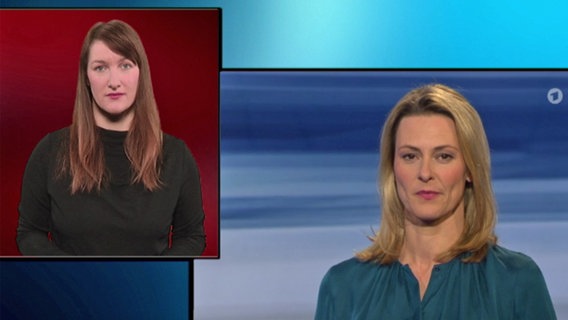 Eine Frau dolmetscht Anja Reschke in Gebärdensprache.  
