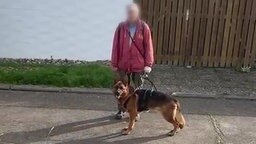 Hans-Gerd R. mit seinem Hund. Hans-Gerd R. mit seinem Hund. © NDR