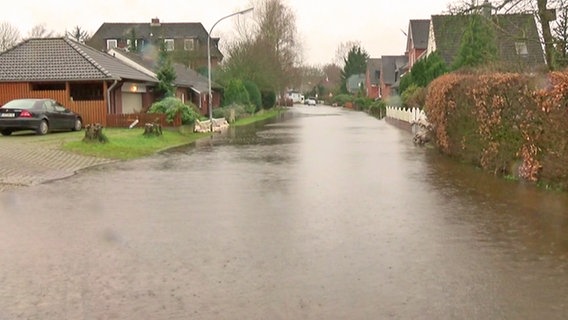 Hochwasser in Wohngebieten, Bönebüttel  