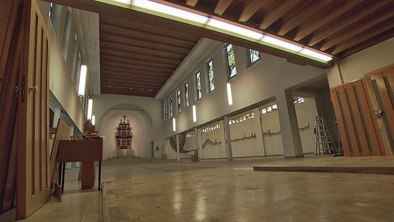 Die leere Kirche der St. Bruder Konrad Gemeinde in Hannover. © NDR 