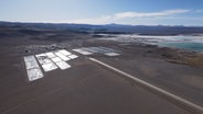 Salar del Hombre Muerto in Argentinien. Hier baut Livent für BMW Lithium ab. © NDR Foto: Screenshot