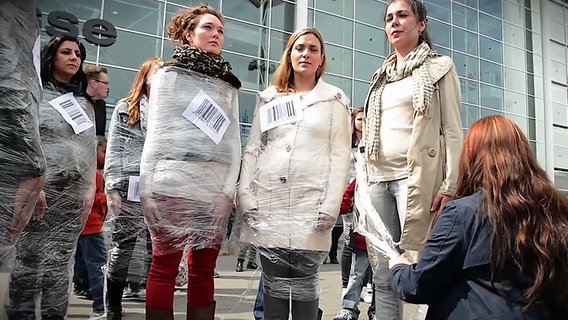 Protestaktion des Vereins "Mission Freedom" © NDR 