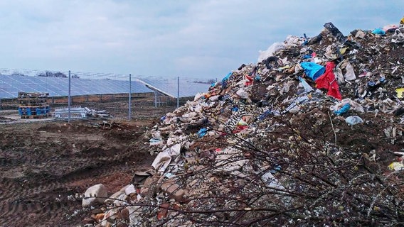 Illegale Mülldeponie. © Screenshot 