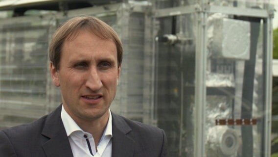 Michael Sterner, Professor für Energiesysteme an der Ostbayerischen Technischen Hochschule in Regensburg Michael Sterner, Professor für Energiesysteme an der Ostbayerischen Technischen Hochschule in Regensburg © NDR Foto: Screenshot
