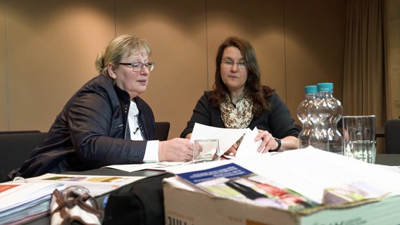 Wera Franke (l.) und Hiltrud Krey Wera Franke (l.) und Hiltrud Krey © NDR Foto: Screenshot