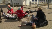 Rettungskräfte bei einer Übung  