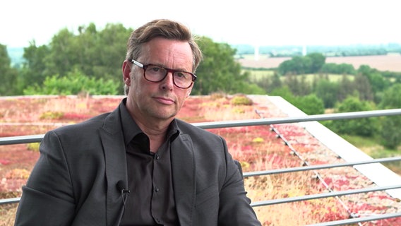 Torsten Levsen, Geschäftsführer des Betreibers vom Windpark Kesdorf. © NDR Foto: Screenshot