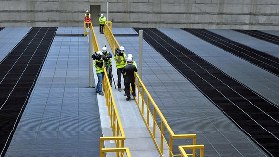 Dreharbeiten im Kohlekraftwerk Lünen bei Dortmund. © NDR Foto: Günther Goldstein