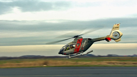 Helikopterflug zum Offshore-Windpark alpha ventus in der Nordsee. © NDR 
