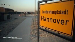 Schild "Landeshauptstadt Hannover" im deutschen Feldlager bei Masar-i-Scharif in Afghanistan. © NDR