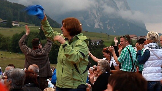 Fans der Kastelruther Spatzen in Tirol.  