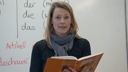 Anja Reschke in einer Hamburger Stadtteilschule. Anja Reschke in einer Hamburger Stadtteilschule. © NDR