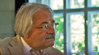 Versicherungsrechtler Hans-Peter Schwintowski. © NDR 