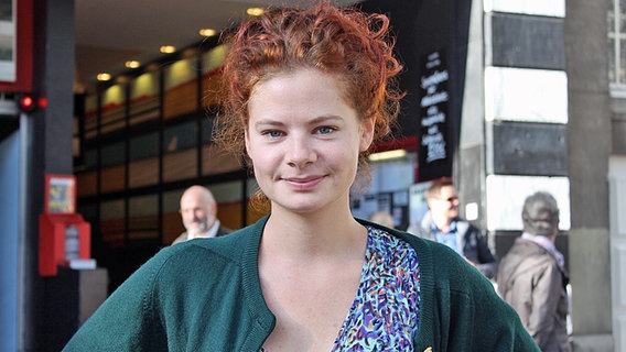 Episodenhauptdarstellerin Toini Ruhnke vor dem Abaton Kino am 02. Oktober 2016 in Hamburg © NDR Foto: Nadine Lewerenz
