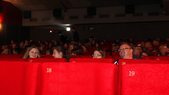 Mit Zuschauern nahezu voll besetzter Kinosaal zur Premiere zweier Pfefferkörner Folgen im Abaton Kino am 02. Oktober 2016 in Hamburg © NDR Foto: Nadine Lewerenz