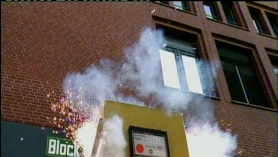Folge 63: Zündstoff - Explosion in Briefkasten © NDR 
